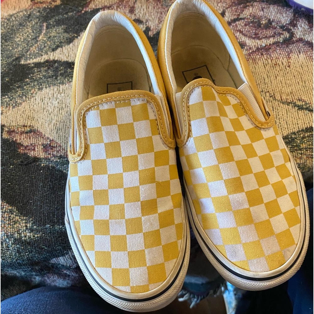These VANS OFF THE WALL canvas slip on are in great condition Men 5.5 Women 7